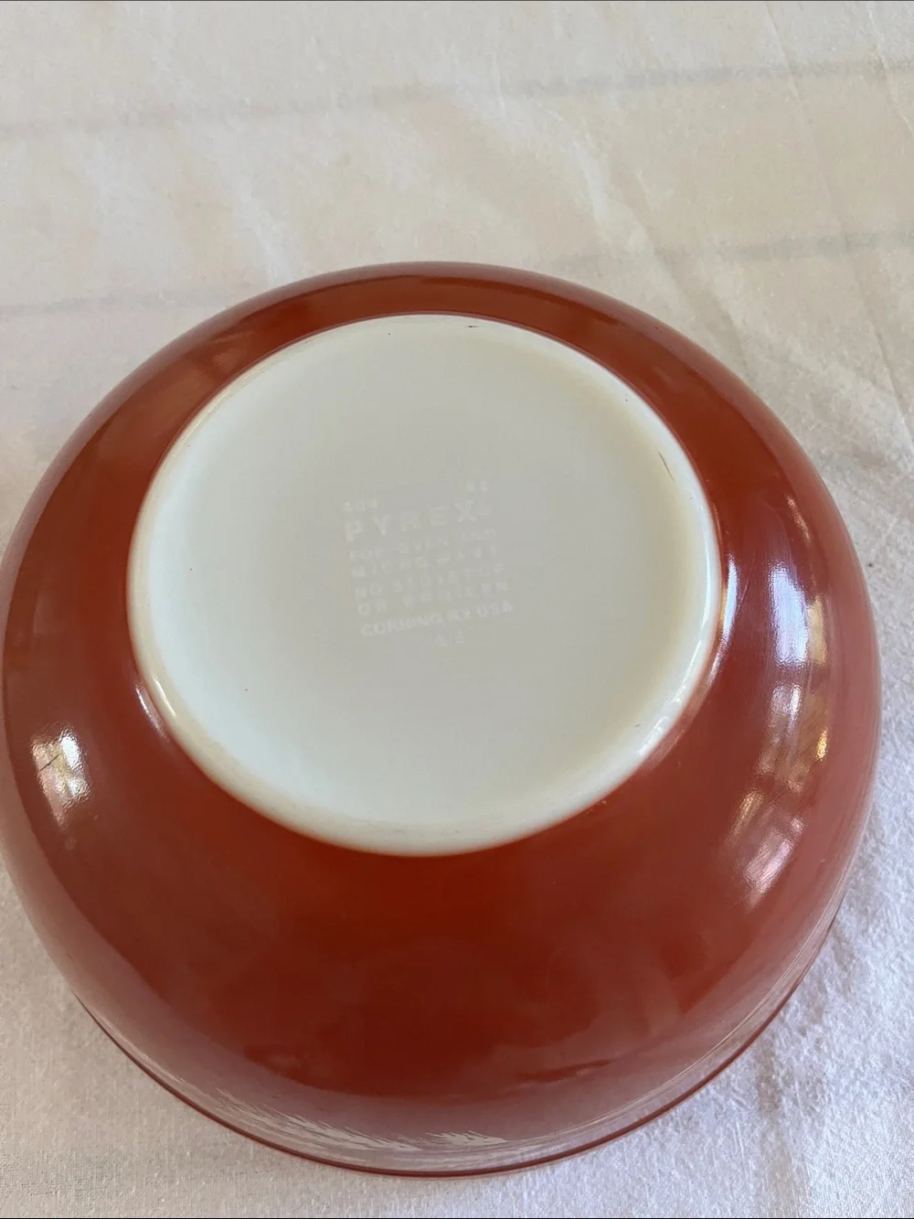 Pyrex 404 Wheat Bowl Red 4L